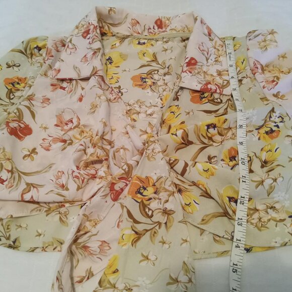 Beautiful cropped polyester blouse redesigned with two different fabric prints - Picture 3 of 5